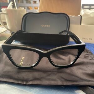 Minimalist Gucci Black Cat-Eye Glasses